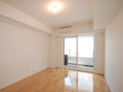 Bedroom ※Photo of the same layout on 7 floor. Decoration and fixture may differ.