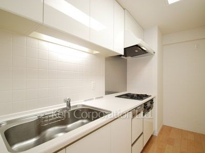 Kitchen ※Photo of the same layout on 7 floor. Decoration and fixture may differ.