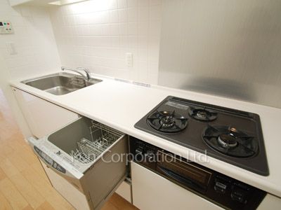 Kitchen ※Photo of the same layout on 7 floor. Decoration and fixture may differ.