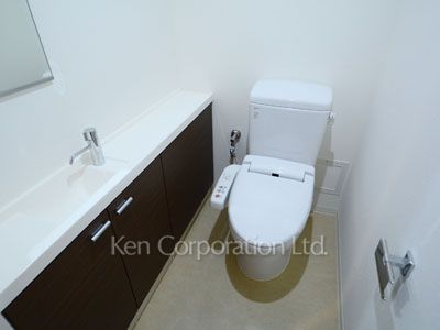 Lavatory ※Photo of the same layout on 9 floor. Decoration and fixture may differ.