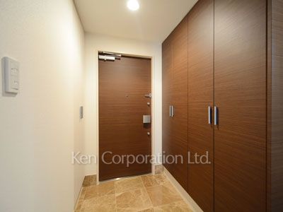 Entrance ※Photo of the same layout on 9 floor. Decoration and fixture may differ.