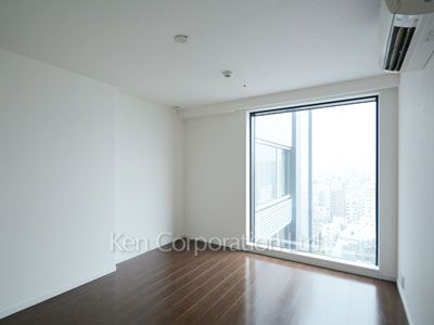 Bedroom ※Photo of the same layout on 9 floor. Decoration and fixture may differ.