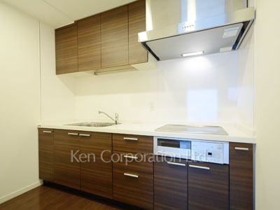 Kitchen ※Photo of the same layout on 9 floor. Decoration and fixture may differ.