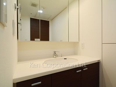 Powder Room ※Photo of the same layout on 9 floor. Decoration and fixture may differ.