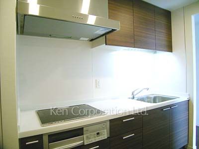 Kitchen ※Photo of the same layout on 8 floor. Decoration and fixture may differ.