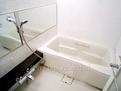 Bath ※Photo of the same layout on 8 floor. Decoration and fixture may differ.