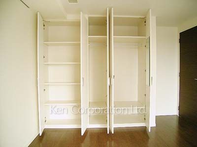 Closet ※Photo of the same layout on 8 floor. Decoration and fixture may differ.