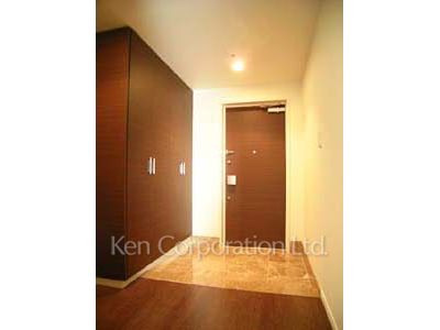 Entrance ※Photo of the same layout on 8 floor. Decoration and fixture may differ.