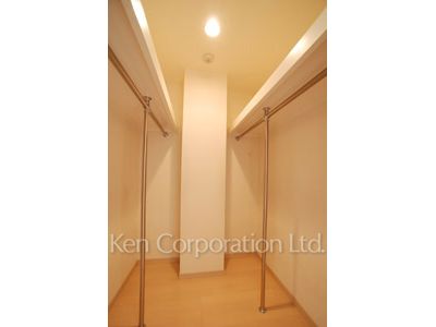Walk-In Closet ※Photo of the same layout on 3 floor. Decoration and fixture may differ.