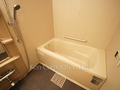 Bath ※Photo of the same layout on 4 floor. Decoration and fixture may differ.