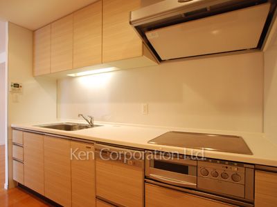 Kitchen ※Photo of the same layout on 2 floor. Decoration and fixture may differ.