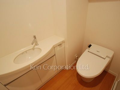 Lavatory ※Photo of the same layout on 2 floor. Decoration and fixture may differ.