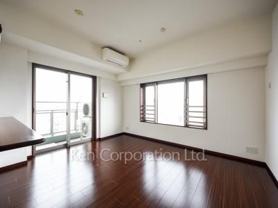 Living-Dining ※Photo of the same layout on 21 floor. Decoration and fixture may differ.