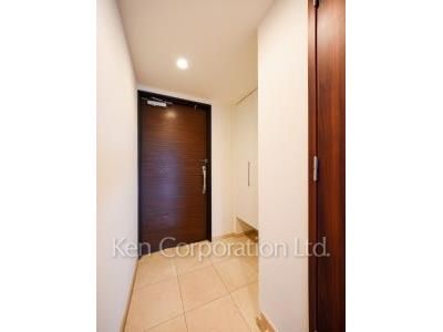 Entrance ※Photo of the same layout on 21 floor. Decoration and fixture may differ.