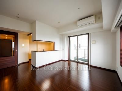 Living-Dining ※Photo of the same layout on 21 floor. Decoration and fixture may differ.