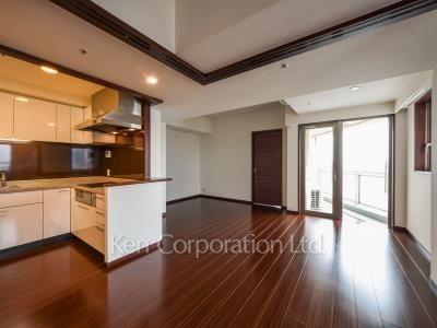 Living-Dining ※Photo of the same layout on 7 floor. Decoration and fixture may differ.