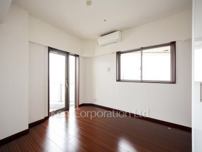 Bedroom ※Photo of the same layout on 7 floor. Decoration and fixture may differ.