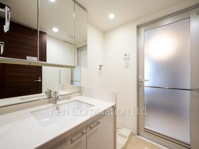 Powder Room ※Photo of the same layout on 7 floor. Decoration and fixture may differ.