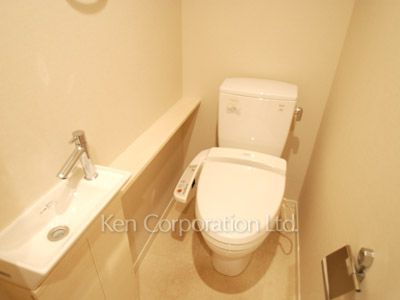 Lavatory ※Photo of the same layout on 12 floor. Decoration and fixture may differ.