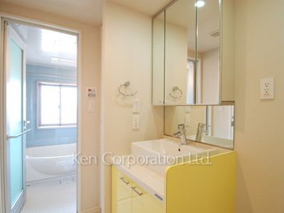 Powder Room ※Photo of the same layout on 12 floor. Decoration and fixture may differ.
