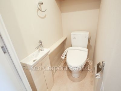 Lavatory ※Photo of the same layout on 16 floor. Decoration and fixture may differ.