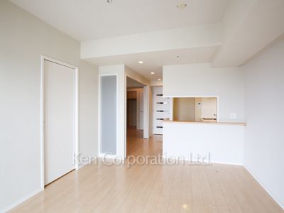 Living-Dining ※Photo of the same layout on 16 floor. Decoration and fixture may differ.