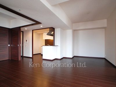 Living-Dining ※Photo of the same layout on 22 floor. Decoration and fixture may differ.