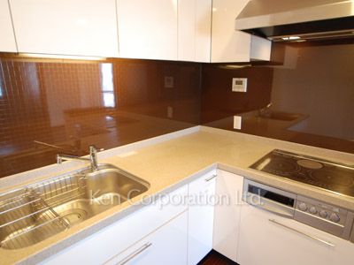 Kitchen ※Photo of the same layout on 22 floor. Decoration and fixture may differ.