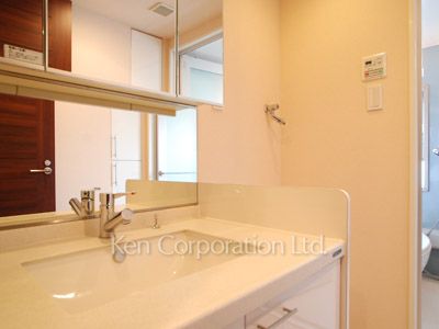 Powder Room ※Photo of the same layout on 22 floor. Decoration and fixture may differ.