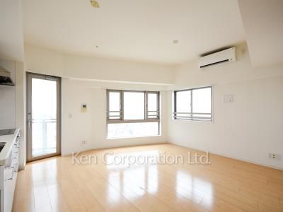 Living-Dining ※Photo of the same layout on 20 floor. Decoration and fixture may differ.