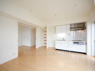 Living-Dining ※Photo of the same layout on 20 floor. Decoration and fixture may differ.