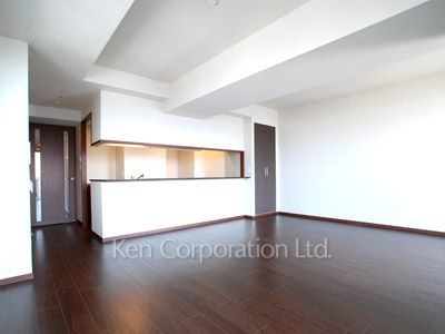 Living-Dining ※Photo of the same layout on 28 floor. Decoration and fixture may differ.