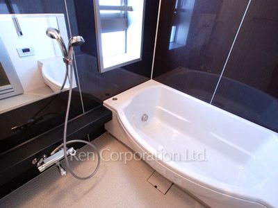 Bath ※Photo of the same layout on 28 floor. Decoration and fixture may differ.