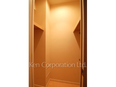 Walk-In Closet ※Photo of the same layout on 1 floor. Decoration and fixture may differ.
