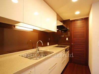 Kitchen ※Photo of the same layout on 3 floor. Decoration and fixture may differ.