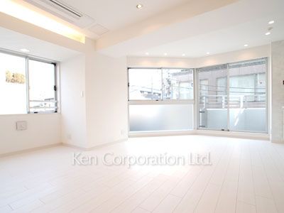 Living-Dining ※Photo of the same layout on 3 floor. Decoration and fixture may differ.