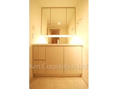 Powder Room ※Photo of the same layout on 3 floor. Decoration and fixture may differ.