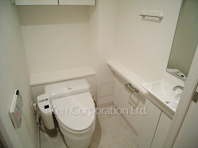 Lavatory ※Photo of the same layout on 3 floor. Decoration and fixture may differ.
