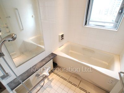 Bath ※Photo of the same layout on 4 floor. Decoration and fixture may differ.