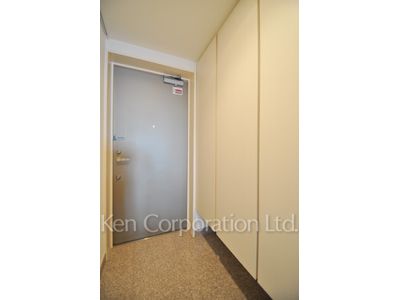 Entrance ※Photo of the same layout on 11 floor. Decoration and fixture may differ.
