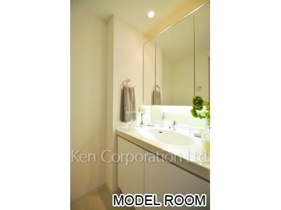 Powder Room ※Photo of the same layout on 11 floor. Decoration and fixture may differ.