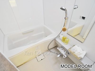 Bath ※Photo of the same layout on 11 floor. Decoration and fixture may differ.
