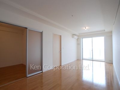 Living-Dining ※Photo of the same layout on 28 floor. Decoration and fixture may differ.