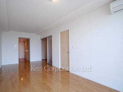 Living-Dining ※Photo of the same layout on 28 floor. Decoration and fixture may differ.