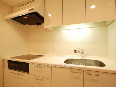 Kitchen ※Photo of the same layout on 28 floor. Decoration and fixture may differ.