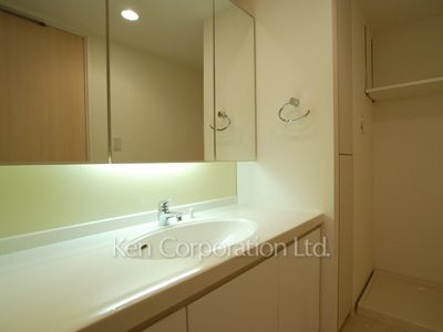 Powder Room ※Photo of the same layout on 28 floor. Decoration and fixture may differ.