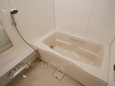 Bath ※Photo of the same layout on 28 floor. Decoration and fixture may differ.