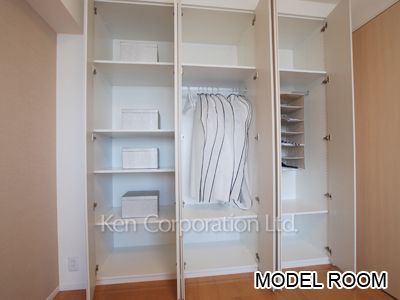 Closet ※Photo of the same layout on 29 floor. Decoration and fixture may differ.