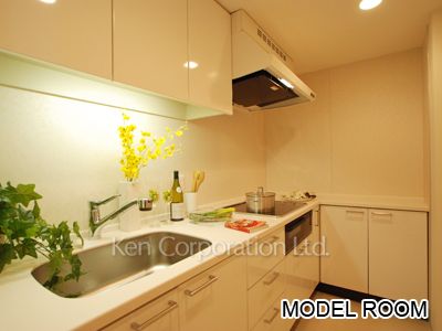 Kitchen ※Photo of the same layout on 29 floor. Decoration and fixture may differ.