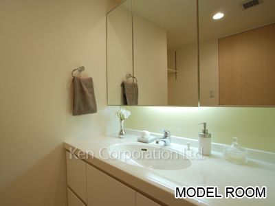 Powder Room ※Photo of the same layout on 29 floor. Decoration and fixture may differ.
